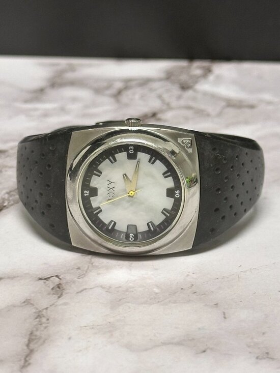 Roxy Winki Womens Watch Silver Tone Mother of Pearl Dial Silicone Band Works main image 7